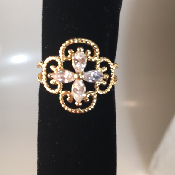 Gorgeous Marquis Cut White CZ Ring in Gold plated - Picture 5 of 5